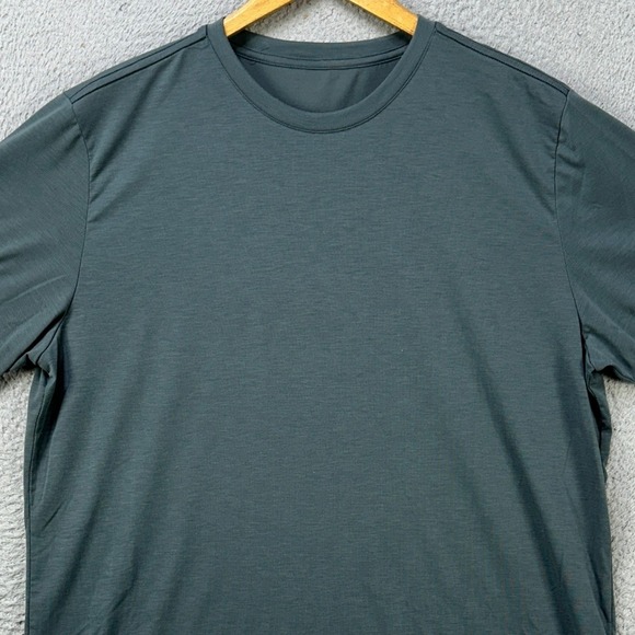 Vuori Mens XL T Shirt Short Sleeve Basic Tee Gray Crewneck Casual Workout EUC